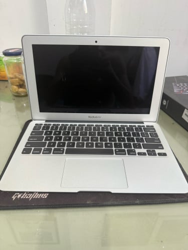 2015 Apple MacBook Air 11" i51.60GHz/4GB/128GB SSD - (Silver) A1465