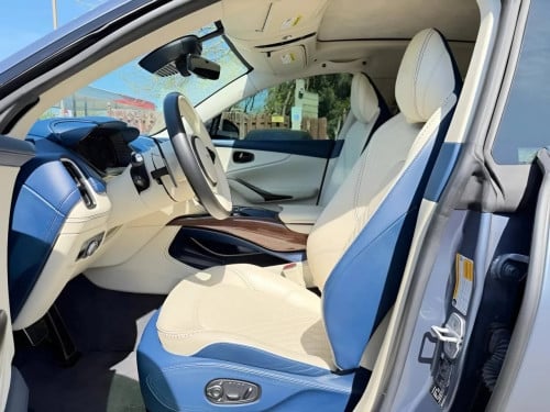 2021 Aston Martin DBX 4.0 V8