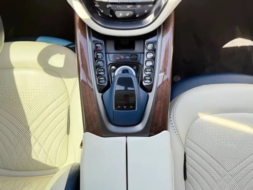 2021 Aston Martin DBX 4.0 V8