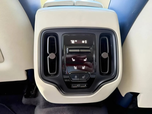 2021 Aston Martin DBX 4.0 V8