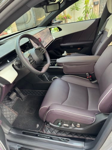 2025 Mazda EZ60 Option Max +2 ទេីបប្រេីបាន1ពាន់kmជាង