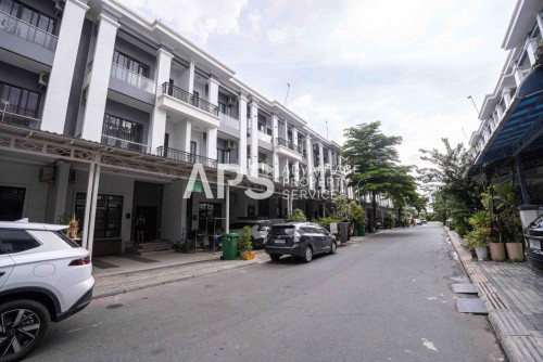 4 Bedroom Linkhouse For Sale - Borey Villa Town | Phnom Penh