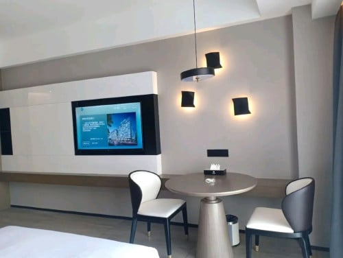 60$/Night-Deluxe King Room