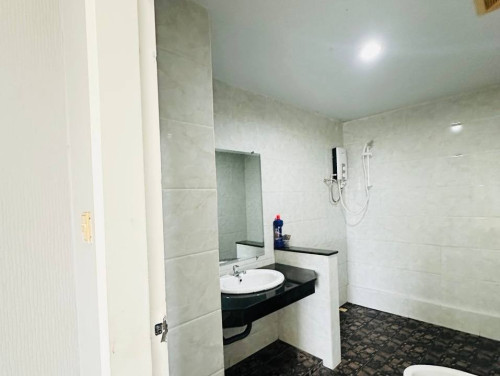 999 condo available for sale 2bedroom 2bathroom