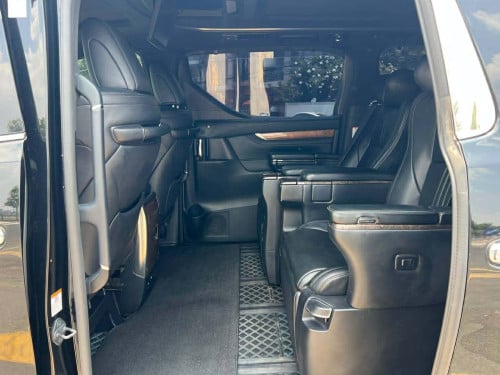Alphard 017 ធានាជូនឡានមិនបុក ១០០%
