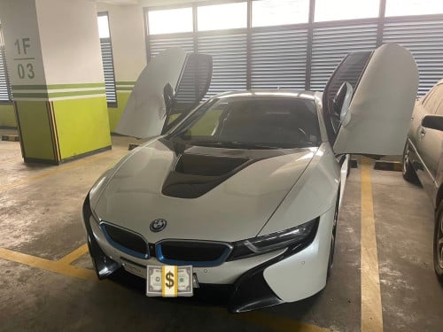 BMW i8