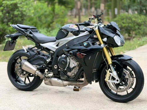 BMW s1000r.លក់ឆ្នាំ2016មិនទាន់ប្រើស្រុកខ្មែរ