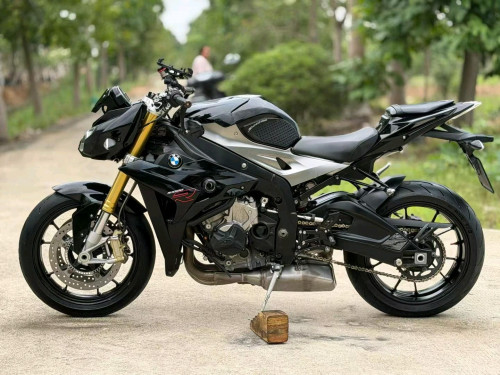 BMW s1000r.លក់ឆ្នាំ2016មិនទាន់ប្រើស្រុកខ្មែរ