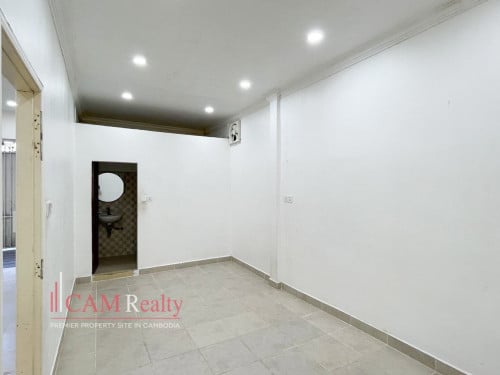 Commercial House For Rent in Tuol Tumpung