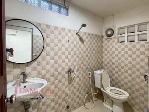 Commercial House For Rent in Tuol Tumpung