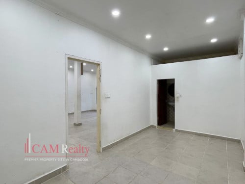 Commercial House For Rent in Tuol Tumpung