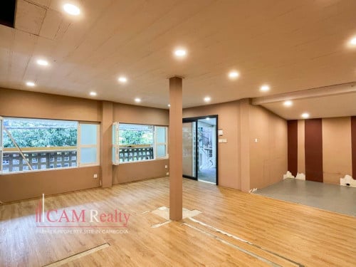 Commercial House For Rent in Tuol Tumpung
