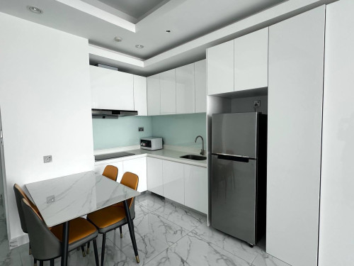 Condo 2 bed big size $1,600 bkk1