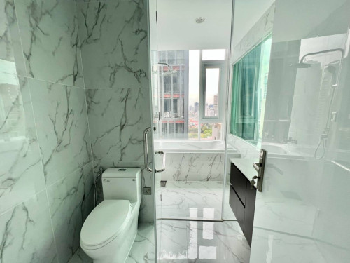 Condo 2 bed size 91sqm rent 1,600$ at bkk1