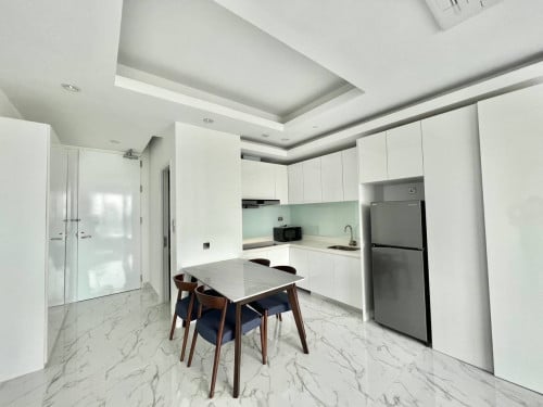 Condo 2 bed size 91sqm rent 1,600$ at bkk1