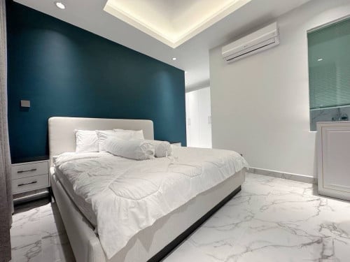 Condo 2 bed size 91sqm rent 1,600$ at bkk1
