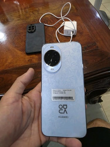 Huawei Nova 14 Ram 12G/256G របស់ក្រុមហ៊ុន ស៊ីម២ នៅស្អាតដូចថ្មី 99.99% សុខភាពថ្មនៅ 100%