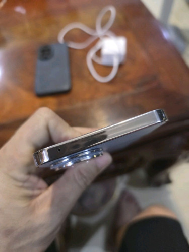 Huawei Nova 14 Ram 12G/256G របស់ក្រុមហ៊ុន ស៊ីម២ នៅស្អាតដូចថ្មី 99.99% សុខភាពថ្មនៅ 100%