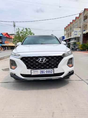 Hyundai Santa Fe 019 ម៉ាស៊ូត កៅអីបីជួរ full option ឡានក្រុមហ៊ុនប្រើបាន3មុឺនគីឡូជាង