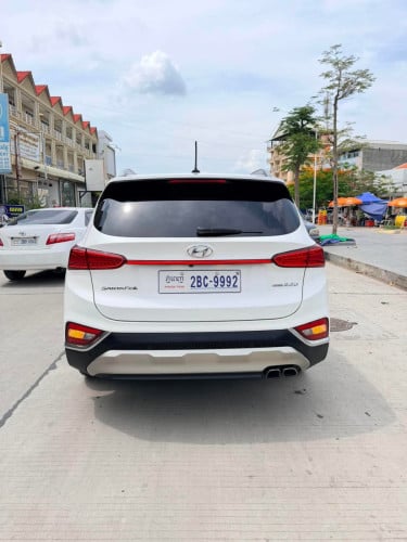 Hyundai Santa Fe 019 ម៉ាស៊ូត កៅអីបីជួរ full option ឡានក្រុមហ៊ុនប្រើបាន3មុឺនគីឡូជាង
