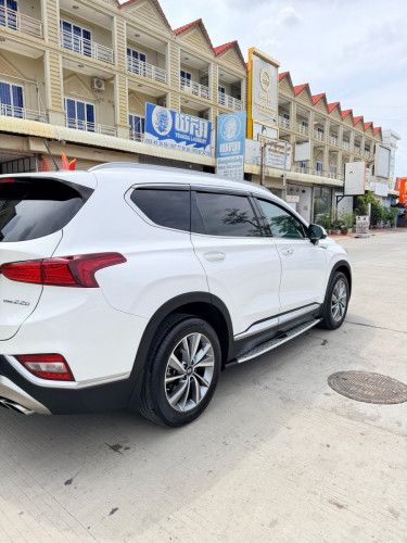 Hyundai Santa Fe 019 ម៉ាស៊ូត កៅអីបីជួរ full option ឡានក្រុមហ៊ុន Camera360