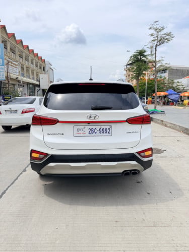 Hyundai Santa Fe 019 ម៉ាស៊ូត កៅអីបីជួរ full option ឡានក្រុមហ៊ុន Camera360