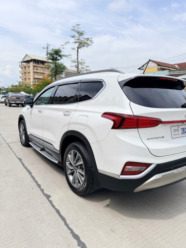 Hyundai Santa Fe 019 ម៉ាស៊ូត កៅអីបីជួរ full option ឡានក្រុមហ៊ុន Camera360