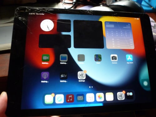 Ipad Air2, 64Gb,SIM+Wifi,បែកអេក្រង់ 35$