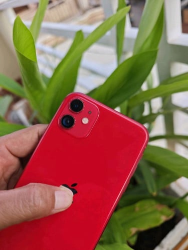 iPhone 11 64G អេក្រង់ហ្សុីន អត់ស្កេន(វៃដូរបាន)👉$125