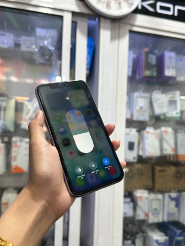 iPhone 11 ពណ៌ស្វាយ 🍏 64GB  Battery 88% 🔋 តួស្អាត 98% សំណុំហ្សីន អត់ជាប់អី  (ធានា1ខែ)
