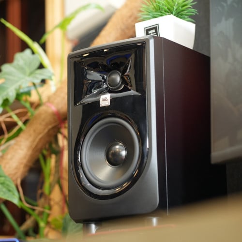JBL 305P MK2 - Studio Monitors 5”