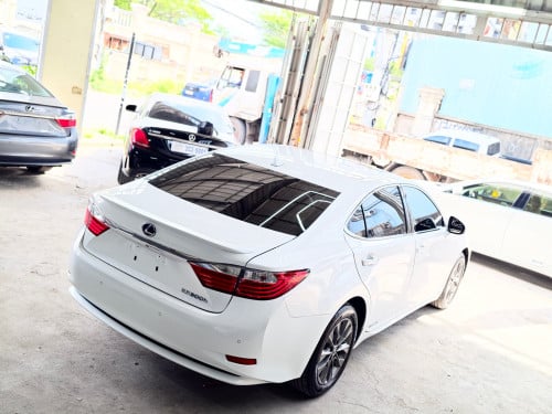 LEXUS ES300H Full Premium ឆ្នាំ 2013 ពណ៍ស ក្នុងលឿង