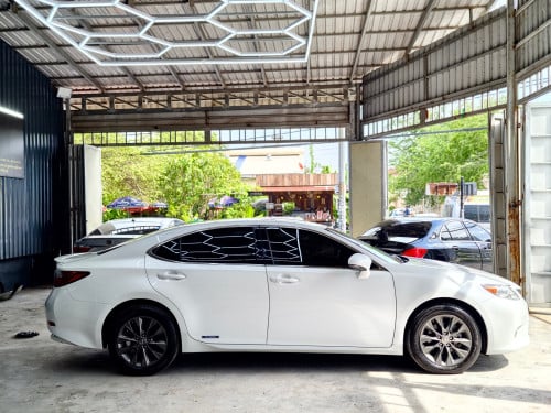 LEXUS ES300H Full Premium ឆ្នាំ 2013 ពណ៍ស ក្នុងលឿង
