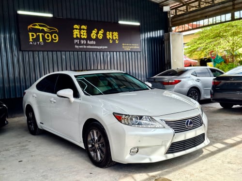 LEXUS ES300H Full Premium ឆ្នាំ 2013 ពណ៍ស ក្នុងលឿង