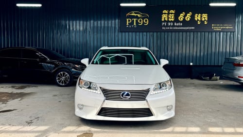 LEXUS ES300H Full Premium ឆ្នាំ 2013 ពណ៍ស ក្នុងលឿង
