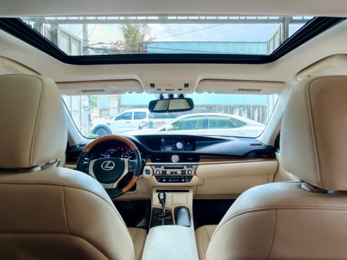 LEXUS ES300H Full Premium ឆ្នាំ 2013 ពណ៍ស ក្នុងលឿង