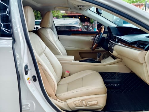 LEXUS ES300H Full Premium ឆ្នាំ 2013 ពណ៍ស ក្នុងលឿង