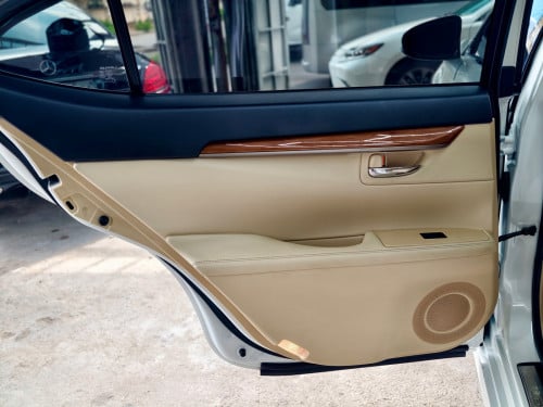 LEXUS ES300H Full Premium ឆ្នាំ 2013 ពណ៍ស ក្នុងលឿង