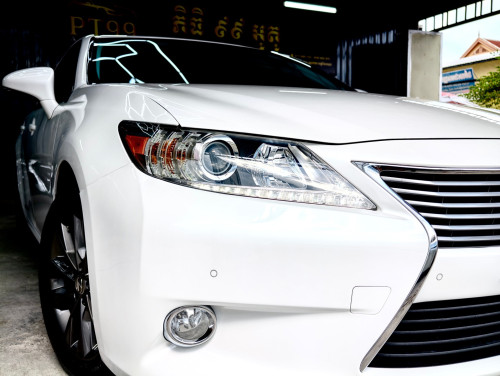 LEXUS ES300H Full Premium ឆ្នាំ 2013 ពណ៍ស ក្នុងលឿង