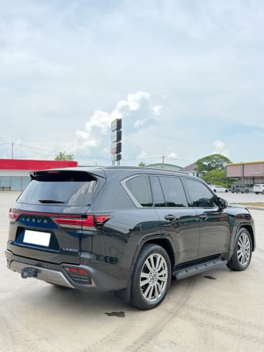 Lexus LX600 2023 VIP 4 Seats (Spec Arab, 9000km)