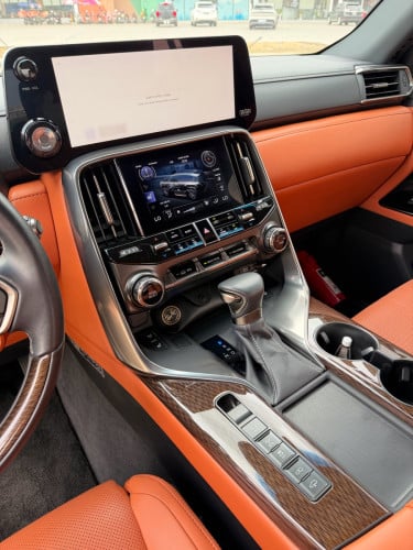 Lexus LX600 2023 VIP 4 Seats (Spec Arab, 9000km)