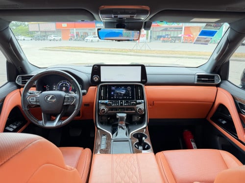 Lexus LX600 2023 VIP 4 Seats (Spec Arab, 9000km)