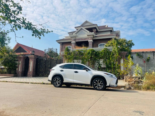 Lexus Nx 200t F-sport ផ្ទាល់ខ្លួន លក់បន្ទាន់ តម្លៃ35000$ចរចា មុខងារ 5ប៊ូតុង។