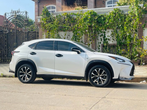 Lexus Nx 200t F-sport ផ្ទាល់ខ្លួន លក់បន្ទាន់ តម្លៃ35000$ចរចា មុខងារ 5ប៊ូតុង។