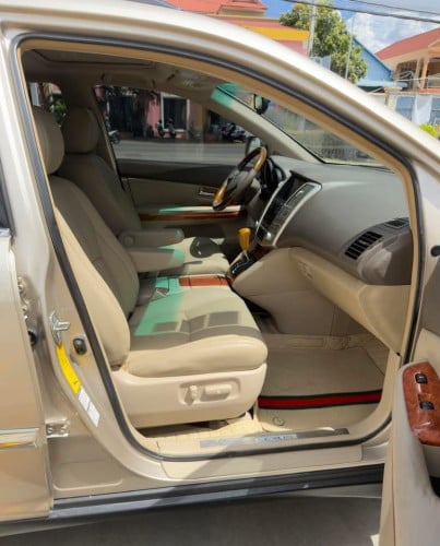Lexus Rx330 ឆ្នាំ04 h/full ប៉ុង2 16900$