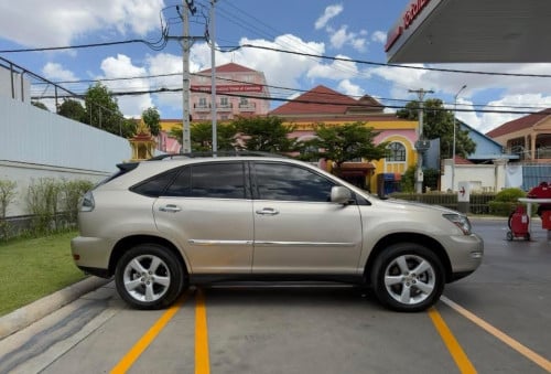 Lexus Rx330 ឆ្នាំ04 h/full ប៉ុង2 16900$