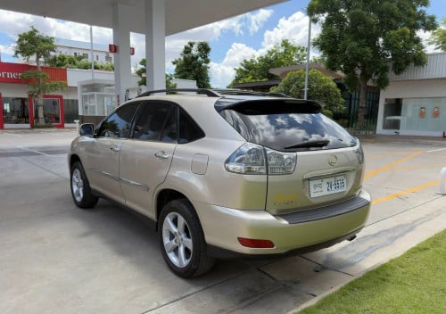 Lexus Rx330 ឆ្នាំ04 h/full ប៉ុង2 16900$