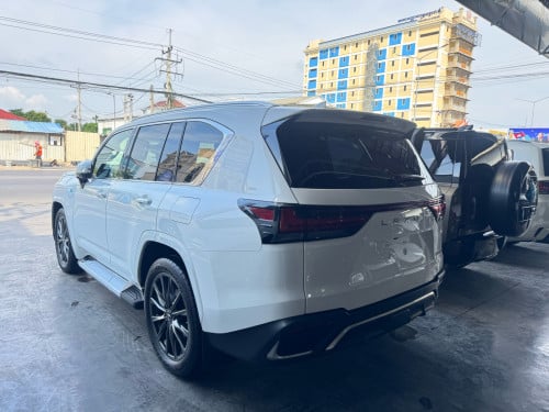 Lx 600 F Sport 2022 Full Options ថ្នាំស្សុីន 100%