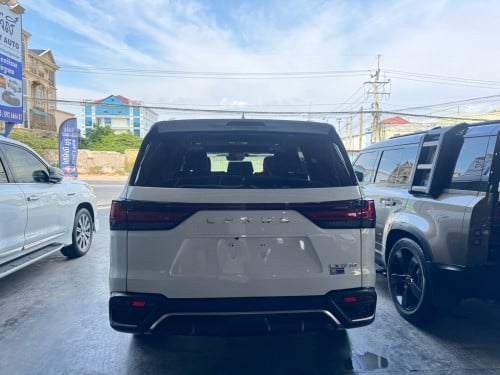 Lx 600 F Sport 2022 Full Options ថ្នាំស្សុីន 100%
