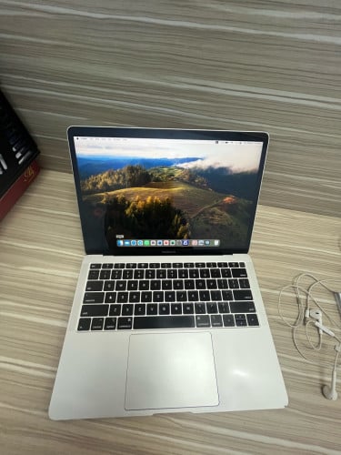 MacBook Air (2019) 13” 512GM Ram 8GB